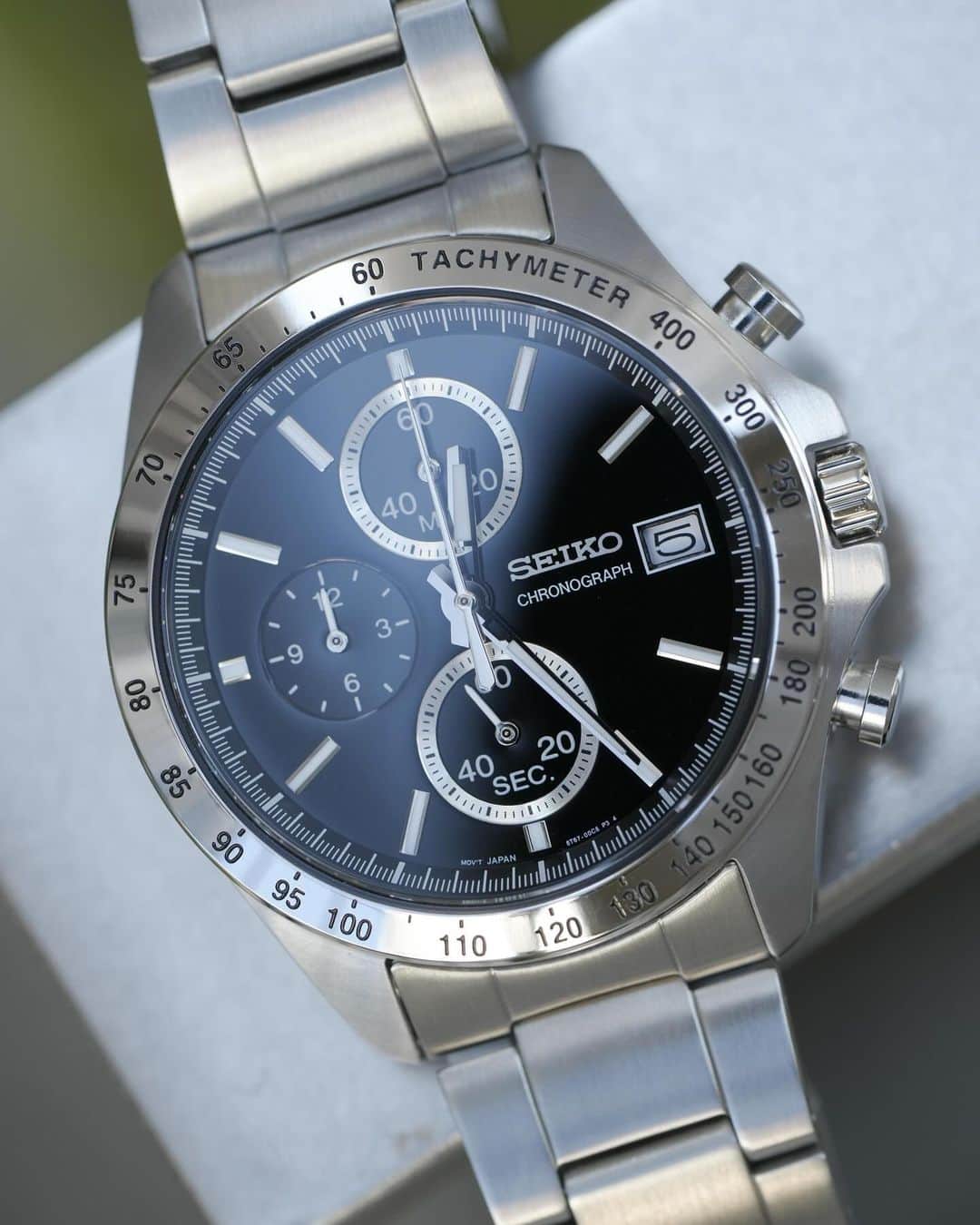 時計倉庫TOKIA 公式アカウントさんのインスタグラム写真 - (時計倉庫TOKIA 公式アカウントInstagram)「⌚️ 【商品紹介】 SEIKO SBTR005  今回はSEIKOのお時計をご紹介します！ ビジネスマンやスーツを日常的に着用される方に人気のあるSEIKOのSPIRIT。スタンダードなよくあるデザインですが、それ故使いやすく幅広い世代の方におすすめできる時計です。 クロノグラフ、カレンダー、ストップウォッチ等便利な機能がたくさん付いていて機能性抜群なのが嬉しいです。針やインデックスの一部には蓄光加工が施されているので暗いところでも時間の確認が可能です。  大きさや実際の色味など、ぜひ店頭でお試しください！スタッフ一同、心よりお待ちしております🙇‍♀️  ……………………………………………………….................  ☟オンラインショップはプロフィールURLから☟ @tokia_official  ……………………………………………………….................  #時計倉庫 #時計倉庫tokia #腕時計 #watch #手表 #腕元倶楽部 #腕時計好きな人と繋がりたい #seiko #seikowatch #seikospirit #セイコー」11月8日 11時00分 - tokia_official