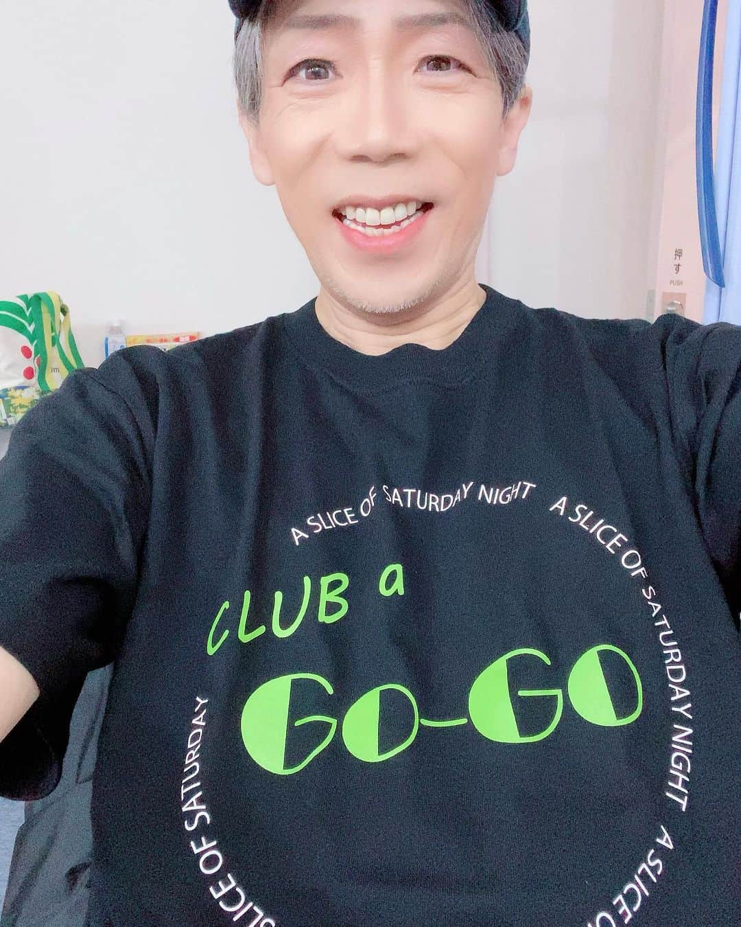 火口秀幸のインスタグラム：「#スライスオブサタデーナイト 爆烈盛り上がってます　😀🕺😀  Club A GoGo Tシャツもあるよ〜👕  slice.of.saturdaynight.jp」