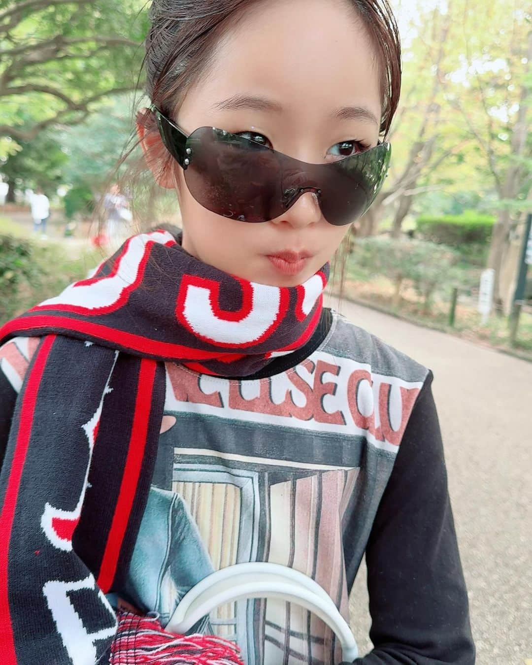 娘のインスタグラム：「公園おもんない」