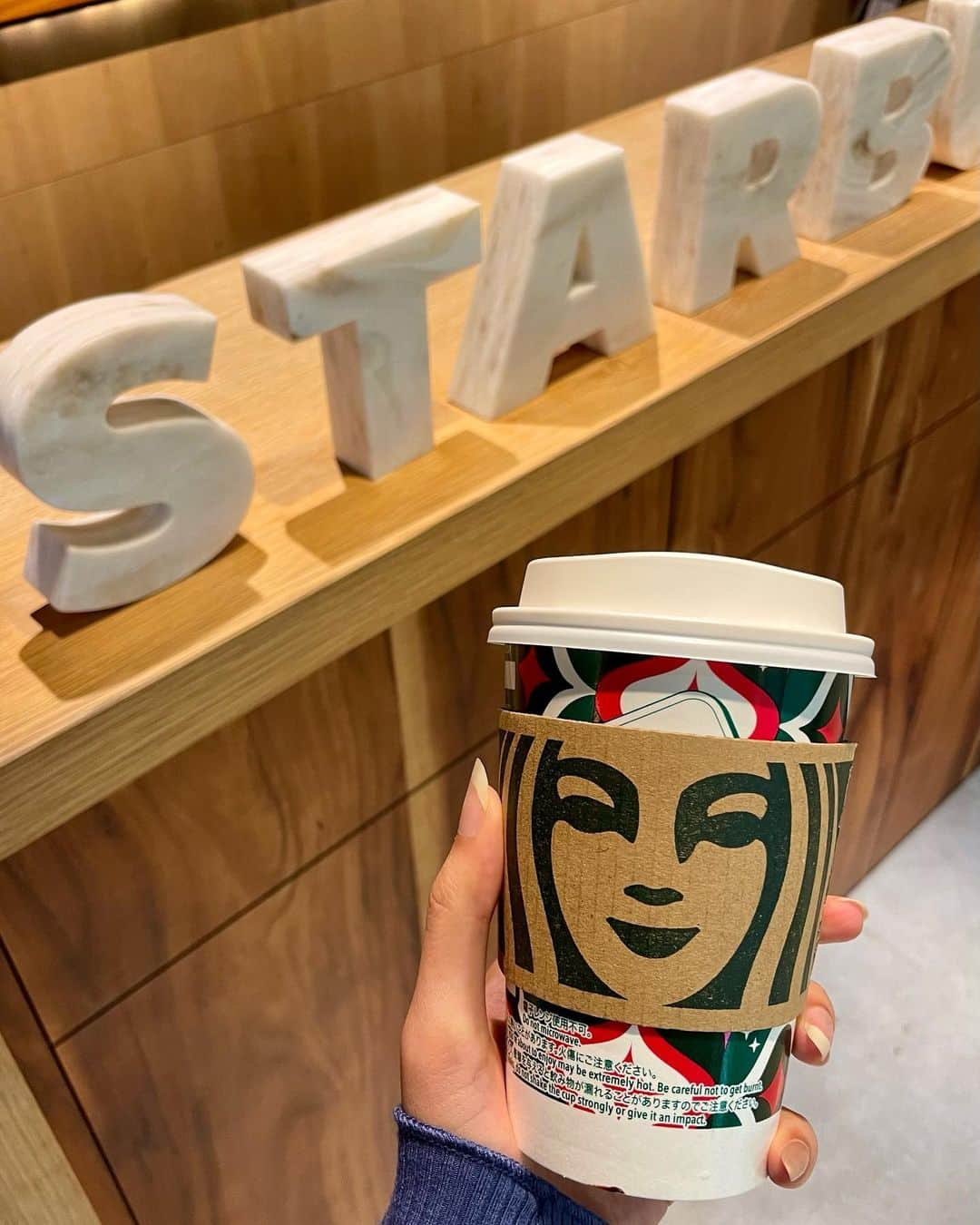 相沢みなみさんのインスタグラム写真 - (相沢みなみInstagram)「Ponytail style :) Starbucks #gingerbreadlatte starts again this year, making it even more fun to go out! . ポニーテールした❤︎ 今年もスタバの #ジンジャーブレッドラテ が開始して更にお出かけ楽しい☕️ . #スタバ #スタバ新作  #starbucks  . #相沢みなみ  #minamiaizawa #相澤南」11月5日 15時26分 - epoint2016