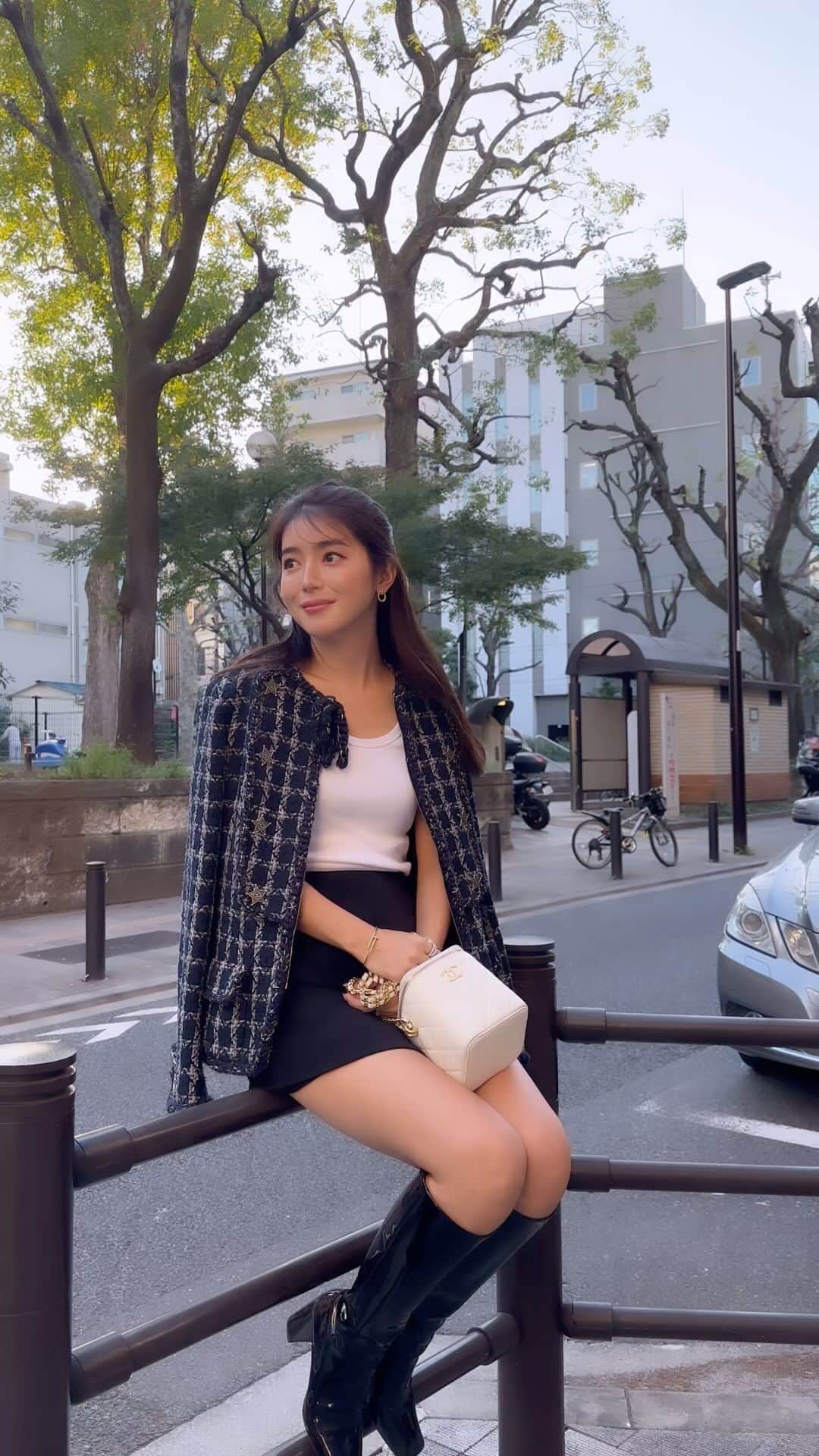 大口智恵美のインスタグラム：「秋はやっぱりジャケットスタイルが好き🤍 今日の出来事は間違えてUber eatsを頼みすぎてすごい量が届いたよ🥹笑」