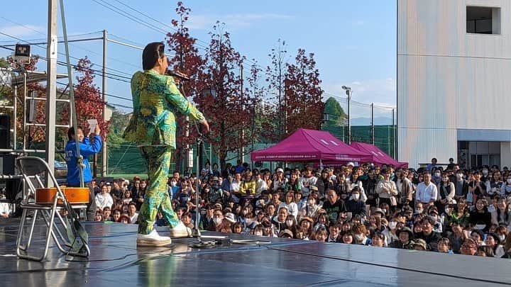 みやぞんのインスタグラム：「星稜大学流星祭最高に楽しかったです😆⭐️ 呼んで頂きありがとうございました😊 感謝致します✨  #元気貰いました #皆んな明るかったー #企画も楽しかった #みんなありがとうね」