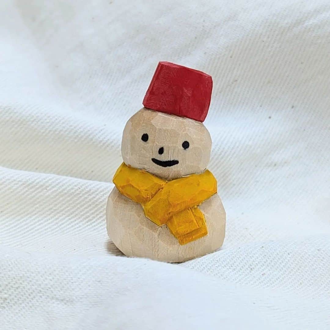 Seiji Kawasakiのインスタグラム：「ゆきだるま の木彫りを作りました」