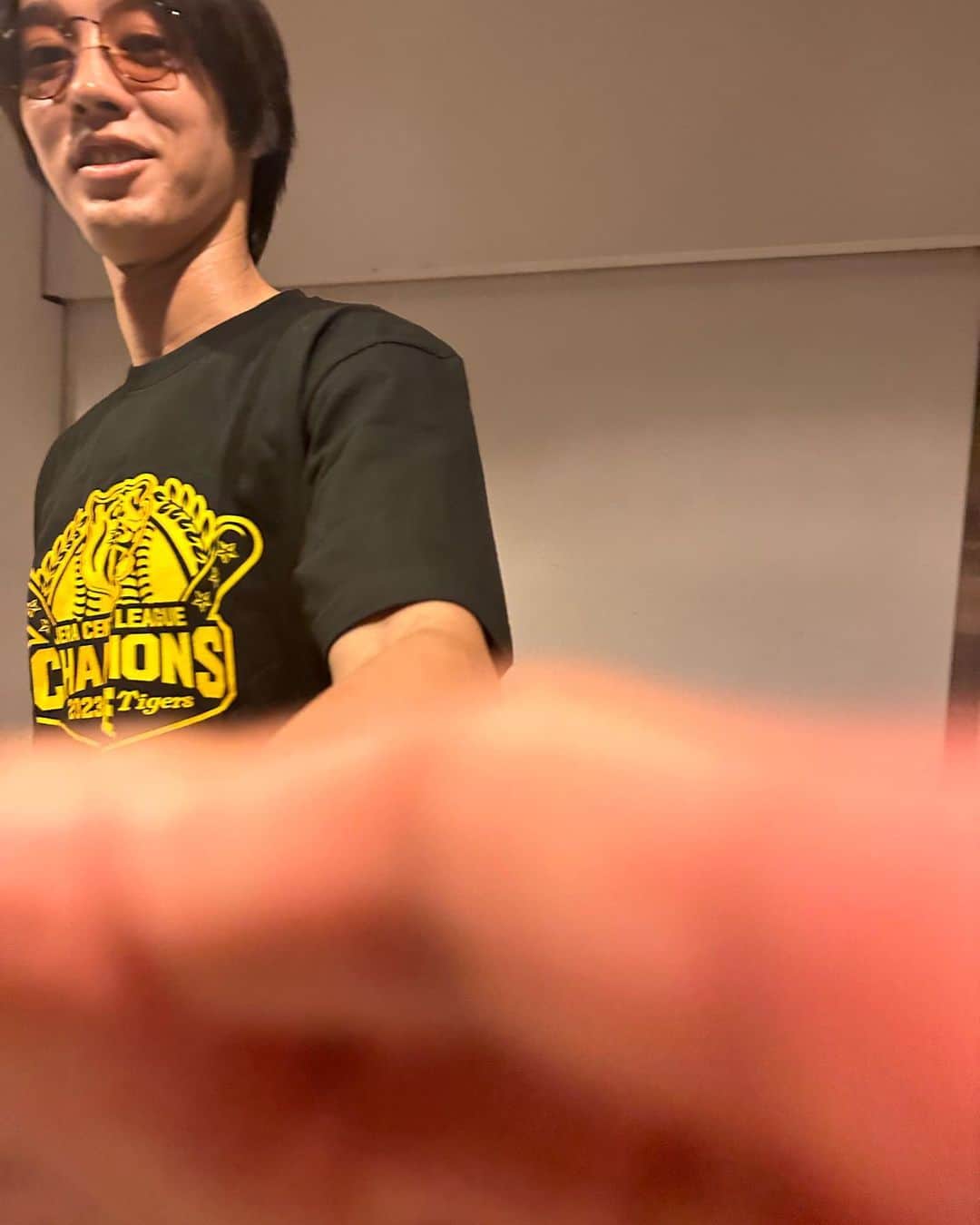 近藤頌利さんのインスタグラム写真 - (近藤頌利Instagram)「本日 プロ野球2023年シリーズ 最終戦  虎vs牛の最終決戦！！  見逃せない  #プロ野球 #阪神タイガース #オリックスバファローズ #日本シリーズ  #are #アレ」11月5日 15時50分 - shori_kondo412