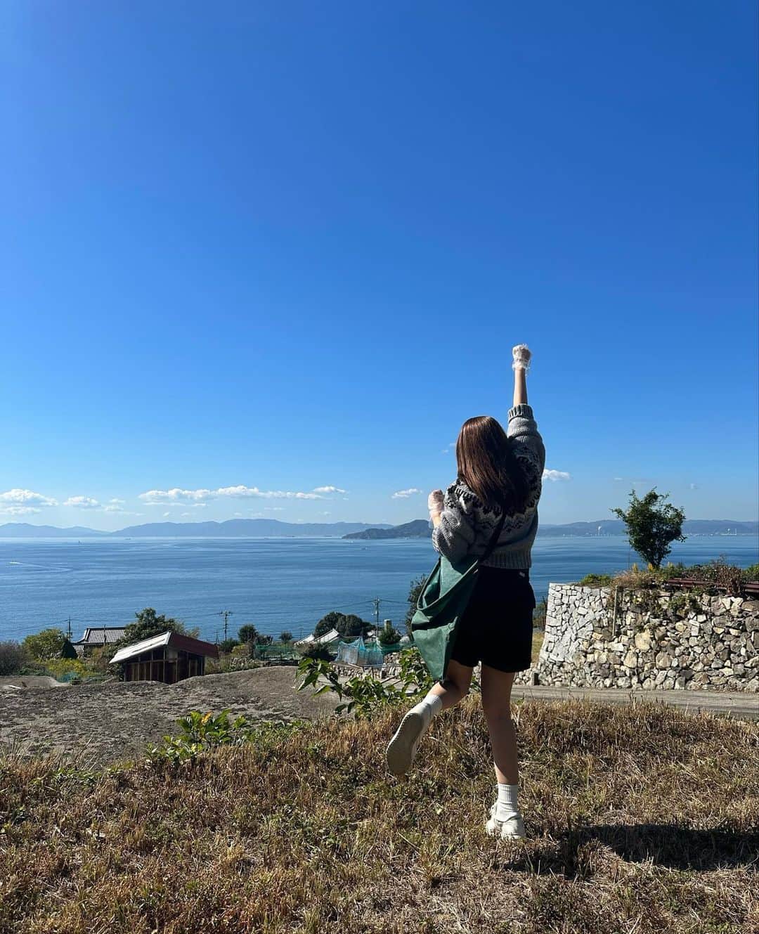 村重杏奈のインスタグラム：「10月の事を少し振り返ろうと思ったんですけど もう記憶に無いのでやめました！🫡 いい女になりたいので自炊でもしようかなと思いながら家に帰って家に着いた瞬間いい女になりたいと思ってた記憶を無くしてしまって元気いっぱいウーバーイーツをみてしまうのは今年で最後にしたいなという目標を今立てたんですけど 5分後には忘れてそうなのが村重のいい所✨  何が言いたいかと言うと 今日はしょうまのお誕生日🎂」