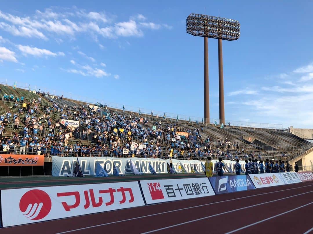カマタマーレ讃岐のインスタグラム：「🏆明治安田生命J3リーグ第34節 🆚#AC長野パルセイロ ⏰試合終了 ⚽️2-3  非常に悔しい敗戦となりました。最後の最後まで熱い応援、2035名のご来場ありがとうございました。 #カマタマーレ讃岐」