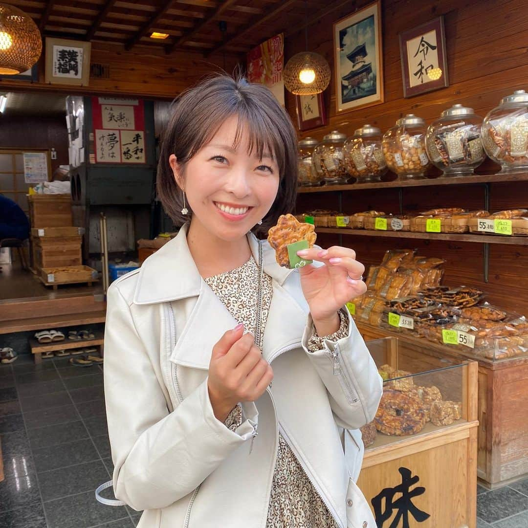 小尾渚沙のインスタグラム：「先日、成田山新勝寺へ❤️ 私にとって、ものすごいパワースポットです✨  昔ながらの名店が軒を連ねているのも楽しいですよね💕 整理券をゲットして、大人気のウナギ屋さん『川豊』に行きました🥰🥰🥰 秋とは思えない暑さと、ふっくらした鰻が美味しすぎて、 ビールや日本酒が進む進む〜でした😅🍺🍶  秋の良い休日でした🍁💕 みなさんは三連休ゆっくりできましたか？✨ . . #成田山 #成田山新勝寺 #成田山表参道 #食べ歩き #休日  #川豊 #千葉 #成田 #成田グルメ #成田山グルメ #ウナギ #鰻  #ビール大好き #ビール女子 #小尾ールタイム #日本酒  #フリーアナウンサー #小尾渚沙」