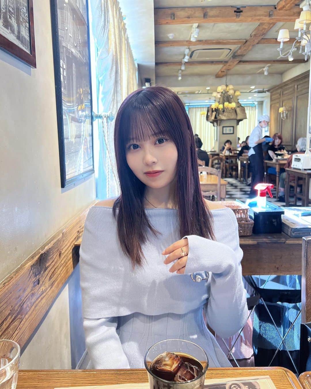 佐藤璃果のインスタグラム：「. あっという間に11月。 11月もよろしくお願いします🍁🍂  少し前にカフェに行った時の📸   #licagram #カフェ巡り」