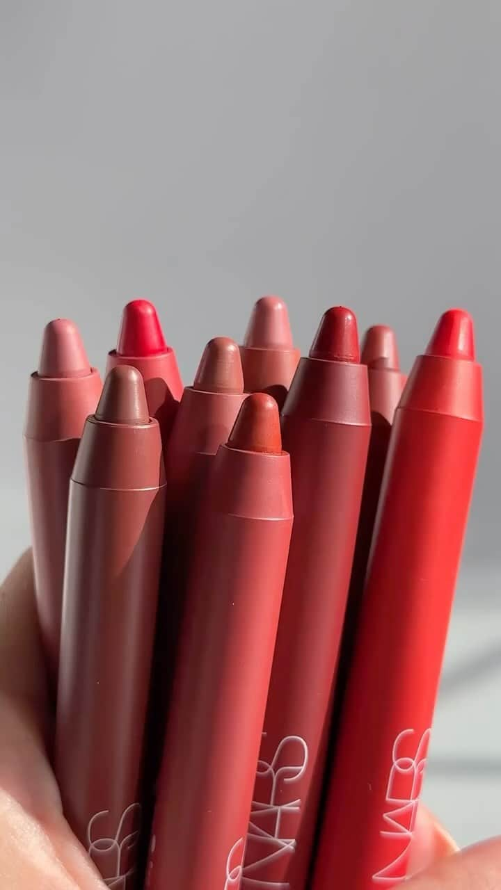 NARSのインスタグラム：「A matte for every mood. Explore all 10 shades of Powermatte High-Intensity Lip Pencil at narscosmetics.com.  Video by @fromsandyxo.」