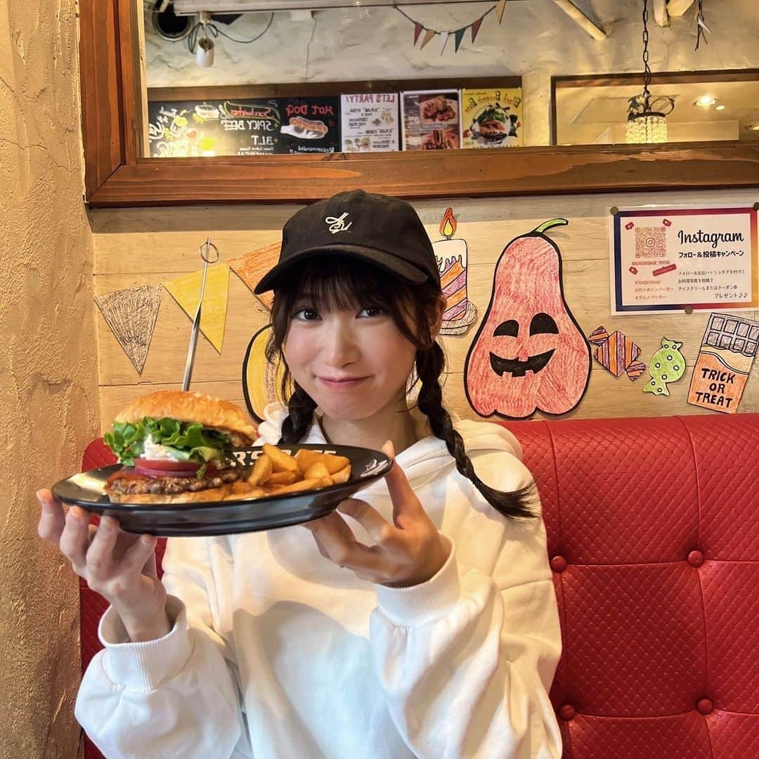 上野優華のインスタグラム：「天才🍔🍔  #代々木 #代々木グルメ #🍔 #ハンバーガー #BURGER'SBASE」