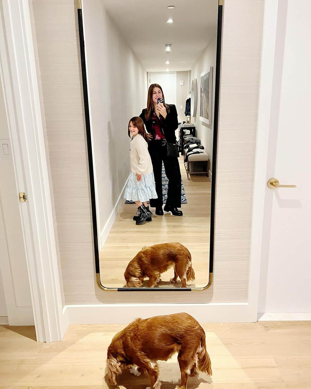 Ilana Wilesのインスタグラム：「Me and my Broadway buddy. If you are interested, I’ve got a funny story about our last show up on my substack. It’s about a misleading PR email and the post is titled “I Think You Left Something Out.” That’s all I’m gonna say. Link in bio.」