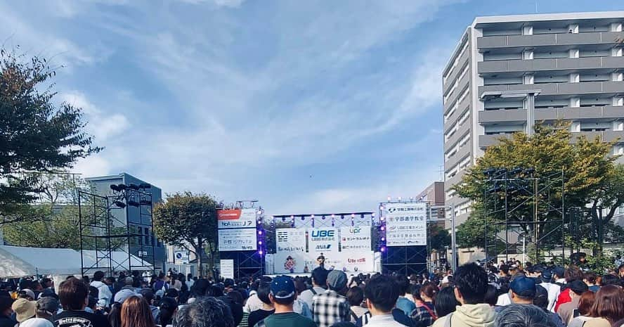 上野大樹さんのインスタグラム写真 - (上野大樹Instagram)「山口県 宇部祭   何百人もの人が集まってくれました。 拍手も声もとてつもなかった。 遠くの方まで人で溢れてました。 前から横から後ろから故郷、ありがとう！ 来年の成人式にお呼び頂きました。詳細はまた後日。 光栄です。よろしくお願いします。」11月5日 16時41分 - uenodaiki_