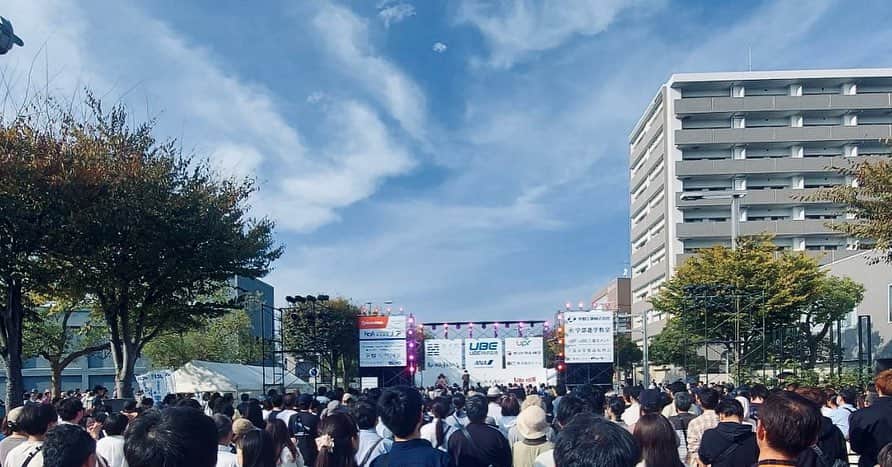 上野大樹のインスタグラム：「山口県 宇部祭   何百人もの人が集まってくれました。 拍手も声もとてつもなかった。 遠くの方まで人で溢れてました。 前から横から後ろから故郷、ありがとう！ 来年の成人式にお呼び頂きました。詳細はまた後日。 光栄です。よろしくお願いします。」