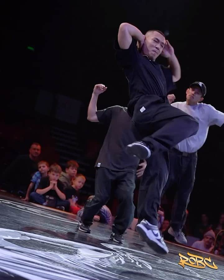 堀壱成のインスタグラム：「• Issei @fncbboyissei 🇯🇵 representing @foundnation_official during first day crew battles at Liga Stavok ROBC 2023 🔥 • #bboy #breakdance #брейкинг #брейкданс #бибой」