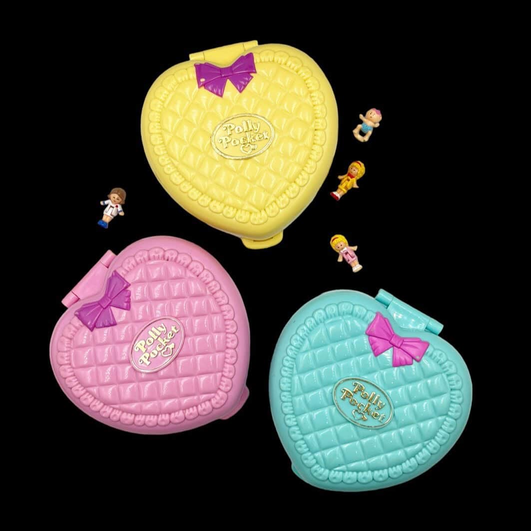 おもちゃやSPIRALのインスタグラム：「1994 Polly Pocket入荷しました🩷💚💛  お探しの方ぜひ✨」