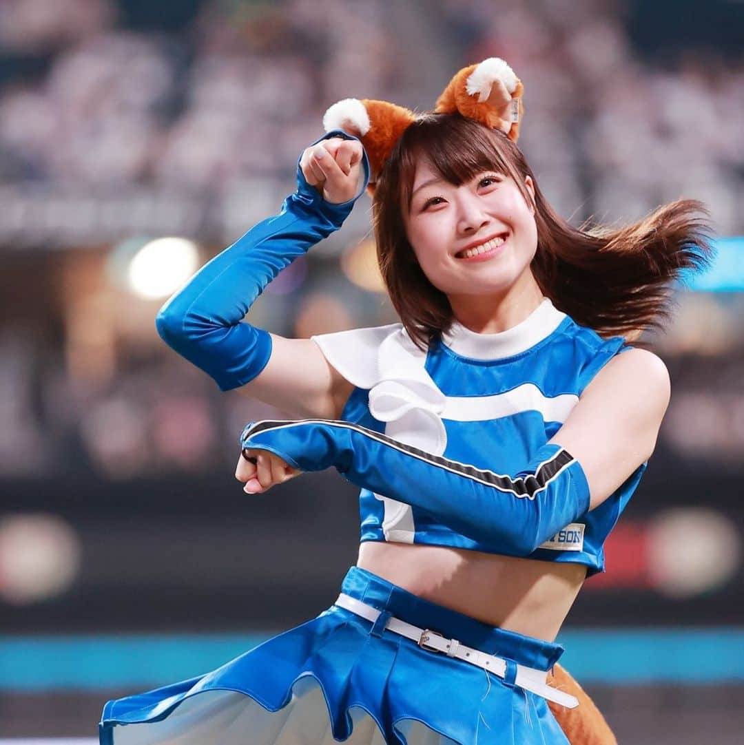 ファイターズガールさんのインスタグラム写真 - (ファイターズガールInstagram)「. みなさん、こんにちは！！ メンバーからおーちゃんと呼ばれている大野未侑です。  改めまして、今シーズンも本当にありがとうございました！  今シーズンはナイターの試合に出られるようになったり、スタジアムツアーが始まったりと よりたくさんの方と出会うことができた一年でした。 いろいろなお話ができ、そして中には嬉しい言葉をかけてくださる方もいて本当に嬉しかったです！！ ありがとうございます😭🙏  エスコンフィールドHOKKAIDOが開業して、 たくさんのファンの方がいらっしゃるようになったと思います。 その中で私は、ファイターズを勝利へと導き、そしてファンの方には元気をお届けしたい より球場や野球を楽しんでいただきたいという気持ちで、パフォーマンスやスタジアムツアーをはじめとする活動に全力を注いできました。  皆さん今シーズンもお楽しみいただけましたでしょうか？？ ファイターズガールが皆さんの楽しかった思い出の一つに残っていればとっても嬉しいです。  最後に、ファンの皆様、そして2023年メンバー 一緒に今シーズンを盛り上げてくれてありがとうございました！❤️‍🔥  #fightersgirl #ファイターズガール #lovefighters #北海道日本ハムファイターズ #新時代 #FANS_ARE_OUR_TREASURE #thankyou #大野未侑」11月5日 17時10分 - fightersgirl_official