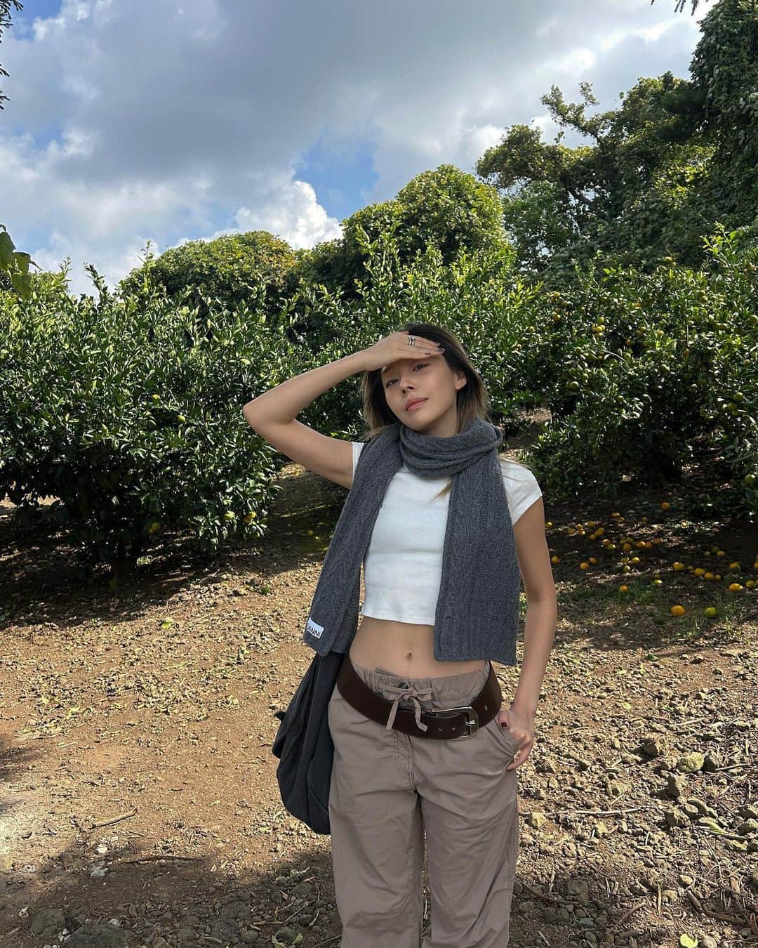 アシュリさんのインスタグラム写真 - (アシュリInstagram)「just an outdoorsy gal 🌲🪵🏞️」11月5日 16時50分 - ashleybchoi