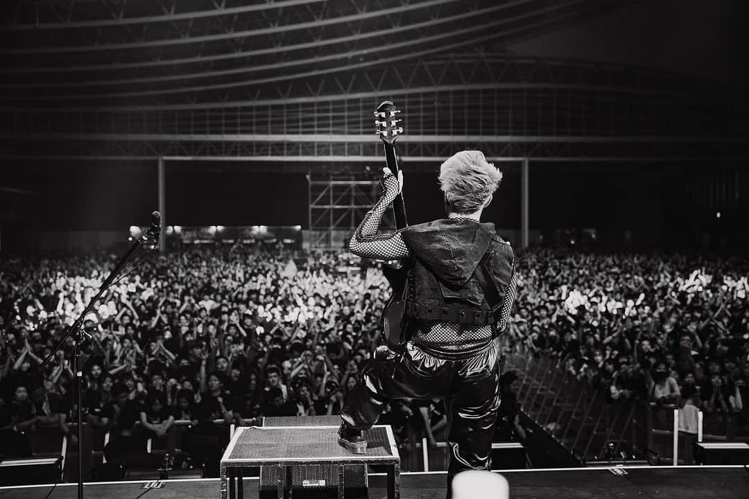 Kazuki Takemuraさんのインスタグラム写真 - (Kazuki TakemuraInstagram)「Thanks NEX_FEST🇯🇵 It was lit as hell🔥 Big up to @bringmethehorizon  📷 @shot.row  #bmth #babymetal #hyde #crossfaith #coldrain #nex_fest」11月5日 16時51分 - kazucrossfaith