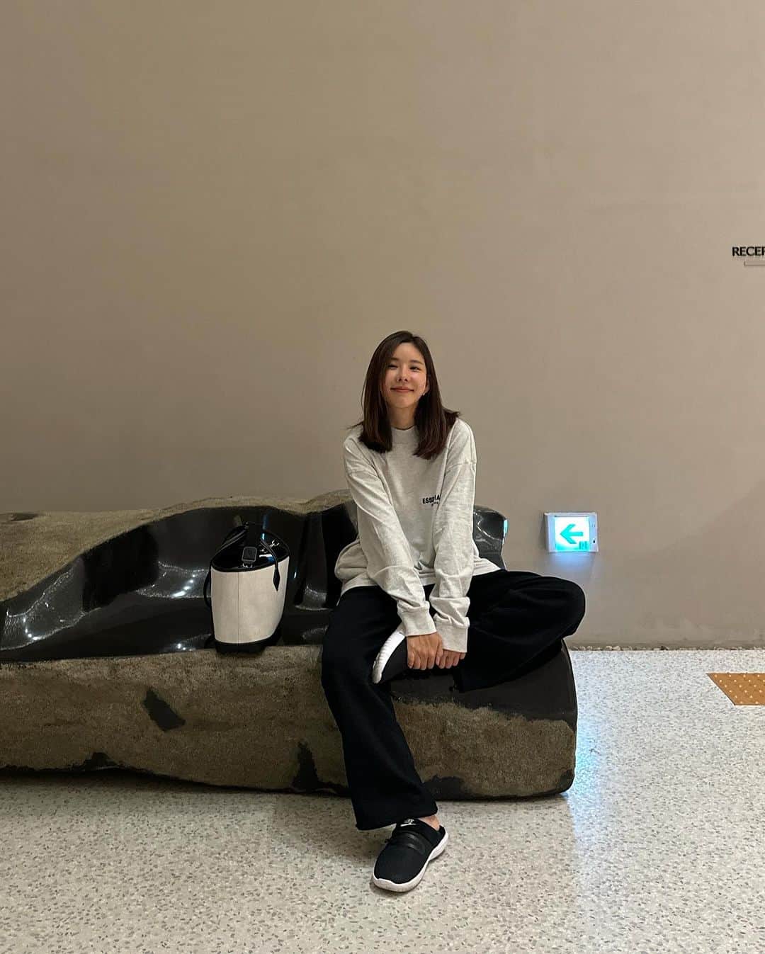 キム・ジュニのインスタグラム：「어버브 히트템 투웨이핀턱밴딩팬츠 기모버전 출시!!!🤩 기다리셨다면 하트 빠바박 눌러줘바유😍😍😍」