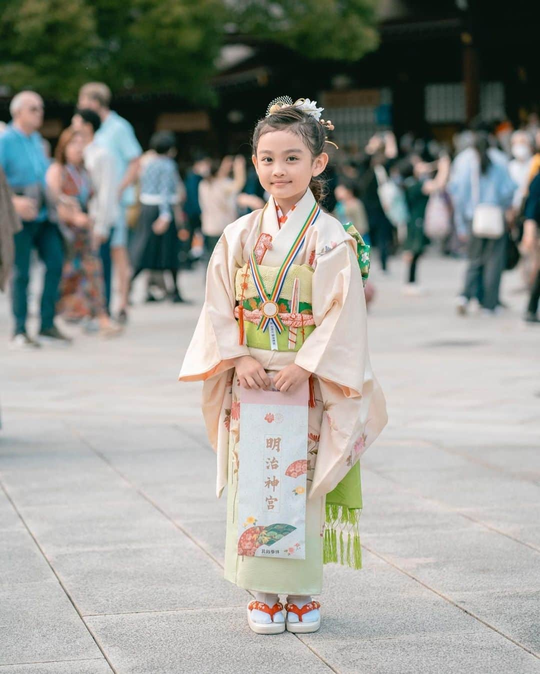 芹澤明日香さんのインスタグラム写真 - (芹澤明日香Instagram)「. 2023.11.4無事に7歳の七五三を終えました👘 スライドしていくと3歳の七五三の写真も 載せてあるんだけどとてもお姉さんになったね😌 しばし七五三写真続きます👘  📸 @takafum1_s   #七五三 #七五三ママ #七五三7歳 #七五三ヘア #七五三写真 #七五三着物 #明治神宮 #仲良し親子 #753 #七五三お参り #しちごさん #shichigosan #七五三ヘアアレンジ #七五三ママコーデ #7歳女の子 #七五三髪飾り #ファミリーフォト」11月5日 16時52分 - 1219asuka