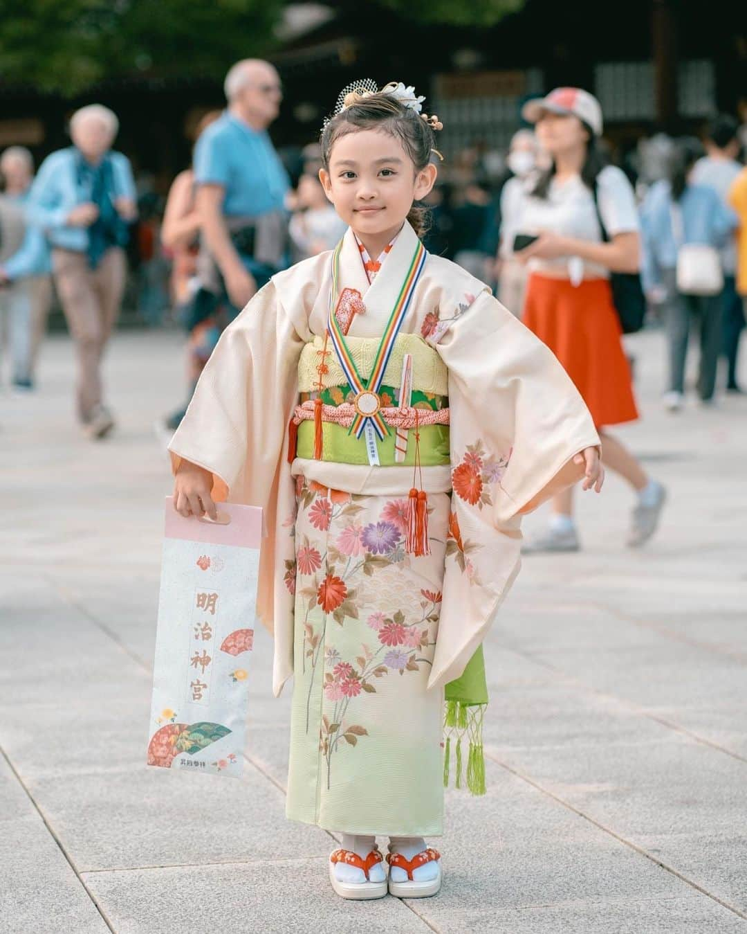 芹澤明日香さんのインスタグラム写真 - (芹澤明日香Instagram)「. 2023.11.4無事に7歳の七五三を終えました👘 スライドしていくと3歳の七五三の写真も 載せてあるんだけどとてもお姉さんになったね😌 しばし七五三写真続きます👘  📸 @takafum1_s   #七五三 #七五三ママ #七五三7歳 #七五三ヘア #七五三写真 #七五三着物 #明治神宮 #仲良し親子 #753 #七五三お参り #しちごさん #shichigosan #七五三ヘアアレンジ #七五三ママコーデ #7歳女の子 #七五三髪飾り #ファミリーフォト」11月5日 16時52分 - 1219asuka