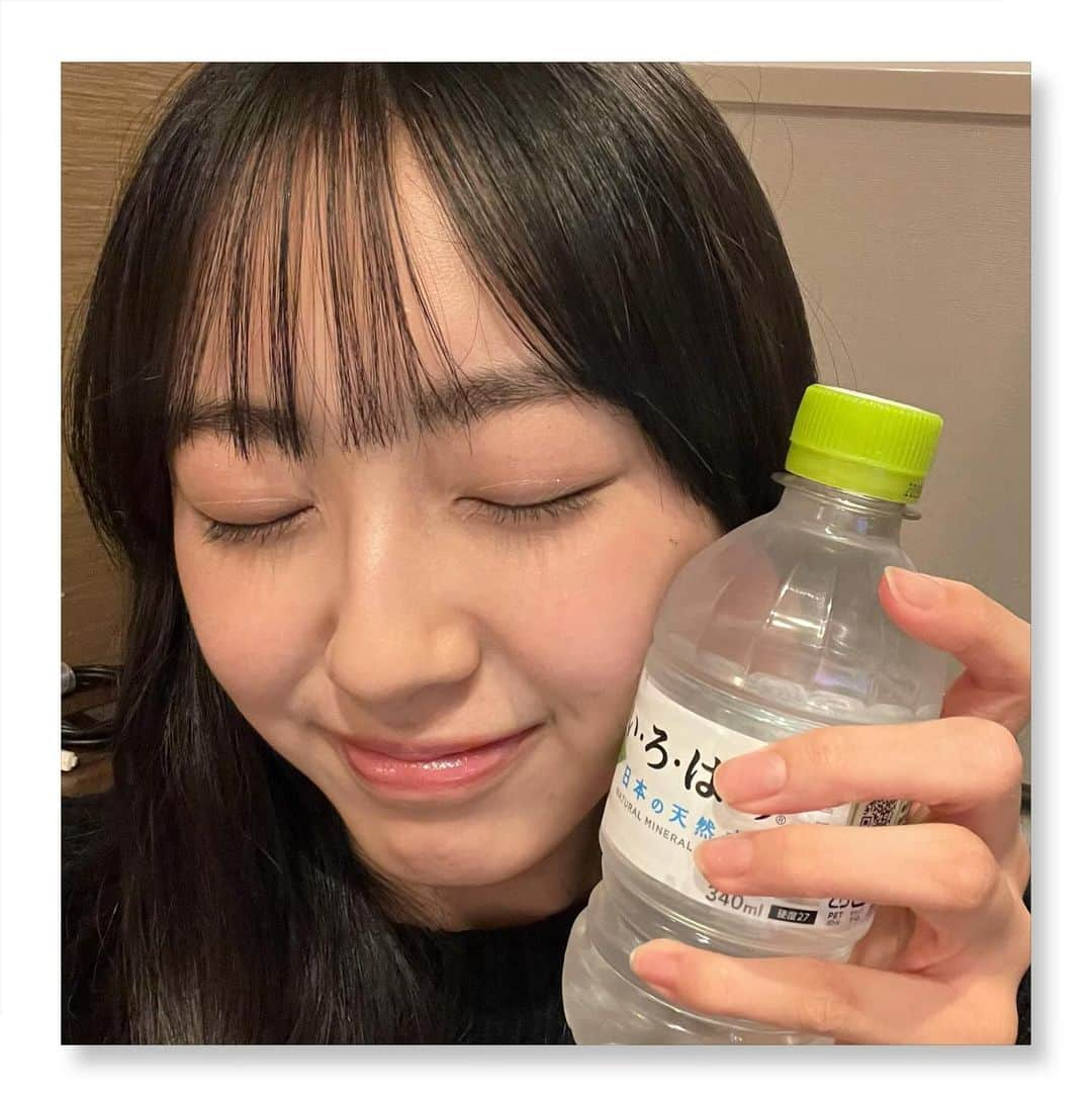 国本姫万里さんのインスタグラム写真 - (国本姫万里Instagram)「最近はお水をめっちゃ飲むの！！ 体にいいらしい、、、🤔💬  みんなはよく飲む飲み物は？  #国本姫万里 #ひまり #スターダストプロモーション #スターダストプロモーション制作3部  #ニコラ #モデル #ニコラモデル #ニコモ #カンコー #カンコー委員会 #nicola #ニコラ12月号 #09 #中2 #お水 #飲み物」11月5日 16時54分 - himari_kunimoto_official