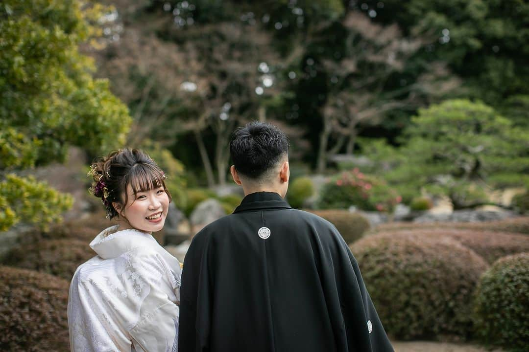 ラヴィ•ファクトリーさんのインスタグラム写真 - (ラヴィ•ファクトリーInstagram)「【写真で叶える結婚式】 . イニシャルブロックや幼少期の写真など 撮影小物で叶える”おふたりらしい”前撮り撮影♪  撮影中は終始笑顔が絶えないおふたり！ ナチュラルな笑顔を逃すことなく写真に収めます📷 . —————— ラヴィファクトリー:@fukuoka_laviephotography Photographer: @aki_batakanobu AREA:JAPAN,FUKUOKA —————— @laviefactoryをフォローして #laviefactory #ラヴィファクトリー のハッシュタグをつけて お写真を投稿してみてくださいね* . こちらの公式IG（@laviefactory） で取り上げさせていただきます✨ . 思わず笑顔になれるハートのある 「家族写真」はラヴィクルール* >>>@laviecouleur_official . #wedding #weddingphotography #photo #ハートのある写真 #instawedding #結婚写真 #ウェディング #ウェディングフォト #撮影指示書 #ロケーションフォト #前撮り #写真好きな人と繋がりたい #フォトウェディング #卒花 #後撮り #ウェディングニュース #前撮り小物 #前撮りフォト #前撮りアイテム #ウェディング撮影 #撮影構図 #前撮りアイディア #撮影指示書 #花嫁コーディネート #花嫁コーデ #撮影小物 #和装 #和婚花嫁」11月5日 16時56分 - laviefactory