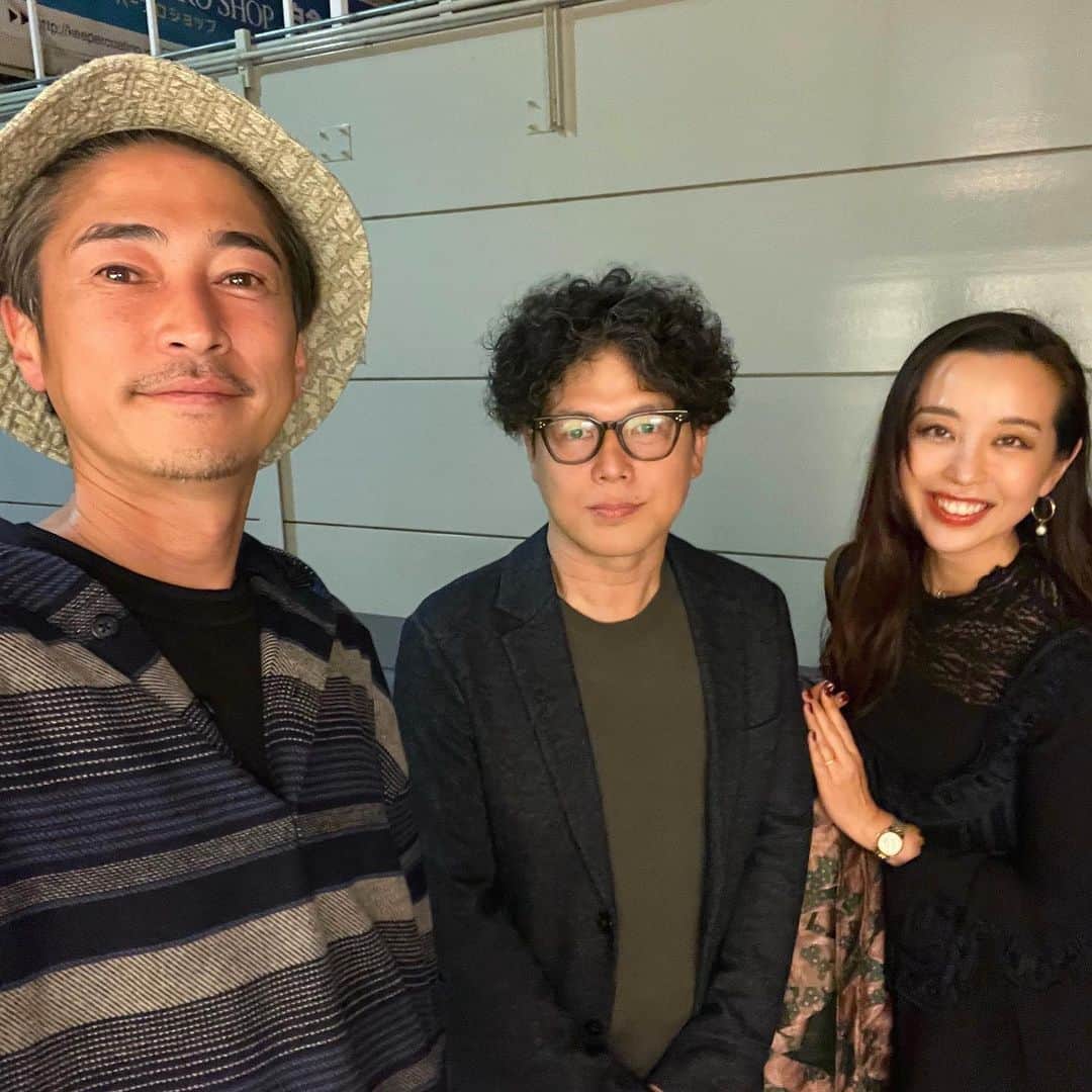 PINKYのインスタグラム：「敬愛する漫画家の坂本眞一先生ご家族とお会いすることができて、感激で胸がいっぱいです🥰🙏✨  サインをしていただいた作品は窪塚家の家宝であります💖  @14mountain 本当にありがとうございました💐✨  #Repost @14mountain  ・・・ 窪塚家とご縁があり楽しい夕食を過ごす事ができました。 貴重な台湾版の雑誌もサイン付きで頂き感激でした。 あっという間の時間でしたが、アルバムをみて夢のようなひと時を思い返し浸っています！ 洋介さん、優香さんいつも僕の作品を読んでくださり感謝です！」
