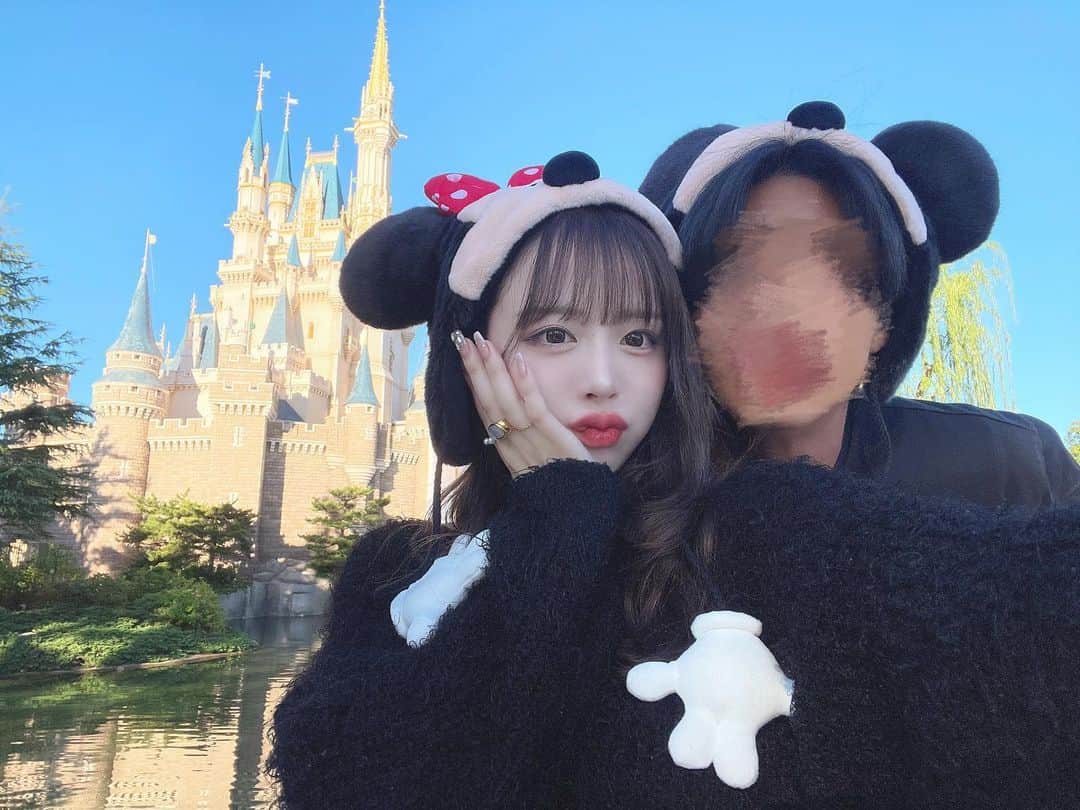 蘂のインスタグラム：「ここの角度シンデレラ城が池に反射してて綺麗に撮れる𖤐´-」