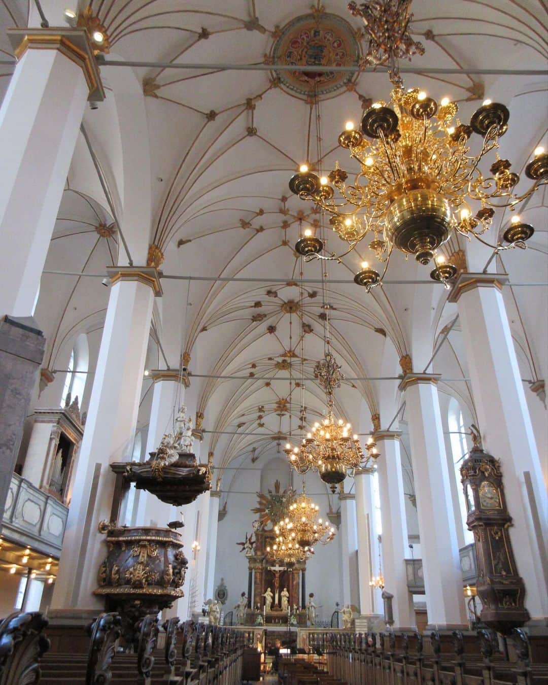高橋美穂のインスタグラム：「. 1-2 📍Trinitatis Church 3-5📍Grundtvigs Church」