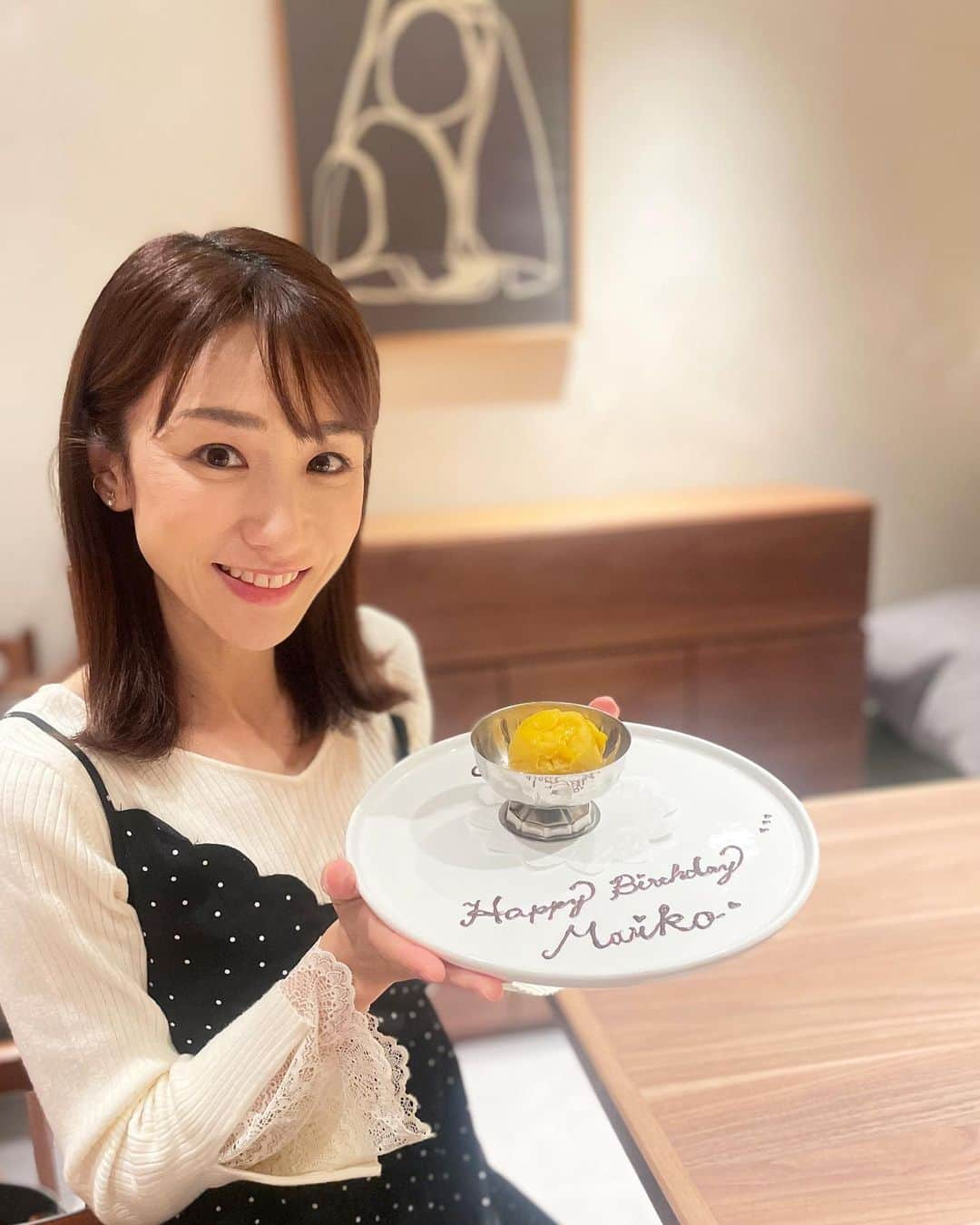 堂真理子さんのインスタグラム写真 - (堂真理子Instagram)「先月、ランチをした時のこと🍽️ デザートの時に、誕生日が近いということで皆がお祝いをしてくれて、思わぬサプライズにびっくり＆感激でした🥰✨いくつになっても、お祝いしてくれるのは嬉しいですね🎵  皆さんは素敵な連休を過ごしましたか？今週も頑張りましょう❣️   #先月  #ランチ をした時の  #写真  #誕生日 の  #お祝い をしてくれました  #ありがとうございます  #堂真理子 #テレビ朝日 #アナウンサー」11月5日 17時27分 - mariko_do