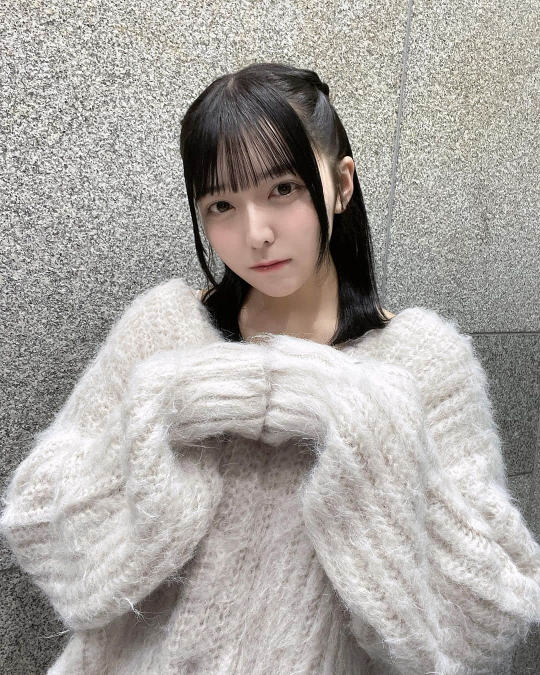 藍崎ゆきなのインスタグラム：「冬はあざとさ目指してます見た目だけ꜀( ꜆ᐢ. ̫.ᐢ)꜆ ． ． ． #ハーフアップ #ニット #ニットコーデ #冬コーデ #ファッション#ファッションコーデ#chico #可愛い #美しい #地下アイドル #アイドル #いいね返し #地下アイドル #팔로우반사 #좋아요 #fff #cute #fate #instagood #l4l #f4f #ootd #fashion #fashionstyle #ivory」