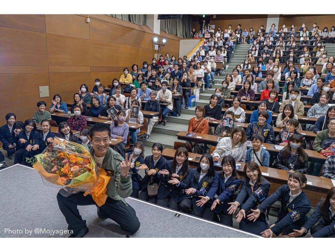 寺脇康文さんのインスタグラム写真 - (寺脇康文Instagram)「フェリス女学院大学 Ferris Festival2023！  ありがとうございました‼️撮影とは違う、皆との交流で、新鮮な、そして有意義な時間を過ごすことができましたー！マスクの無い、皆の笑顔も、とても素敵だったよ！またねー！  Photo by @Mojyagera  #ferrisfestival2023」11月5日 17時49分 - yasufumi_terawaki.official
