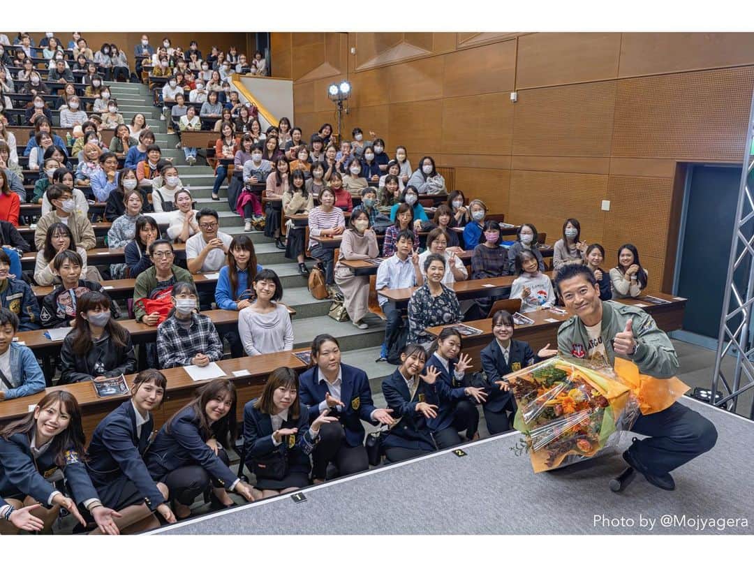 寺脇康文さんのインスタグラム写真 - (寺脇康文Instagram)「フェリス女学院大学 Ferris Festival2023！  ありがとうございました‼️撮影とは違う、皆との交流で、新鮮な、そして有意義な時間を過ごすことができましたー！マスクの無い、皆の笑顔も、とても素敵だったよ！またねー！  Photo by @Mojyagera  #ferrisfestival2023」11月5日 17時49分 - yasufumi_terawaki.official