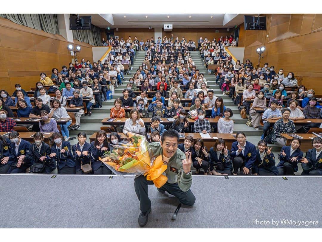 寺脇康文さんのインスタグラム写真 - (寺脇康文Instagram)「フェリス女学院大学 Ferris Festival2023！  ありがとうございました‼️撮影とは違う、皆との交流で、新鮮な、そして有意義な時間を過ごすことができましたー！マスクの無い、皆の笑顔も、とても素敵だったよ！またねー！  Photo by @Mojyagera  #ferrisfestival2023」11月5日 17時49分 - yasufumi_terawaki.official