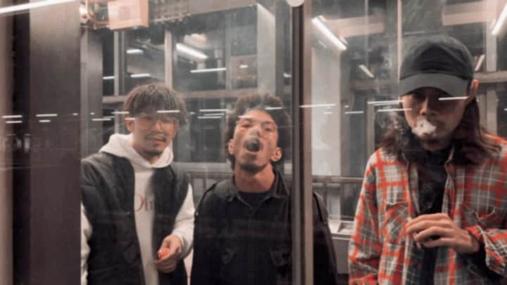 のインスタグラム：「もくもく3人衆...☁️ 悪い顔していますね...🤷‍♀️  #オーサムの日常」