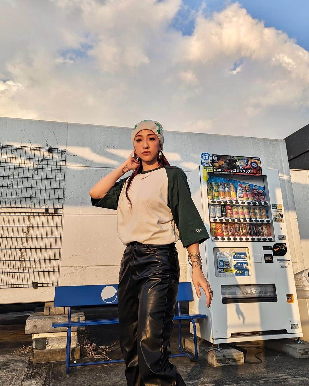 JASMINEさんのインスタグラム写真 - (JASMINEInstagram)「🩵🤍気持ちいい気候ダッ🩵🤍  #ROOFTOP」11月5日 17時49分 - jasmilicious