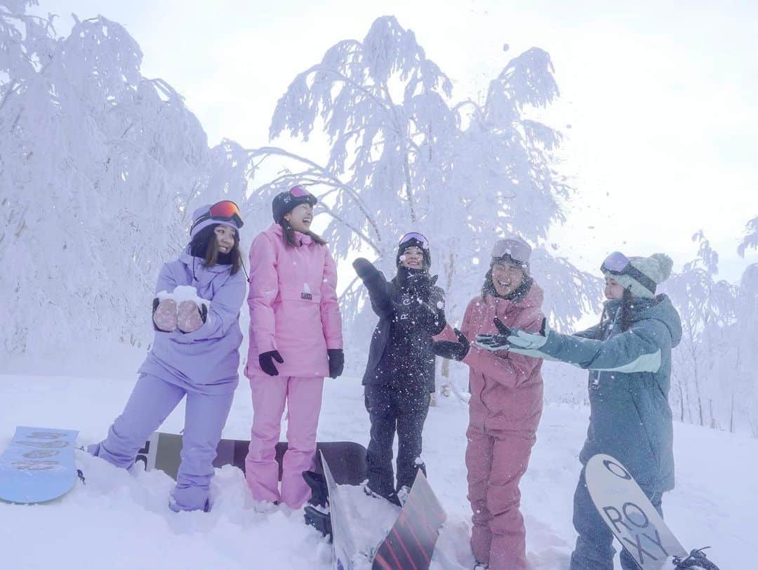 岩垂かれんのインスタグラム：「#roxysnow  今シーズンもみんなと撮影がたのしみ🩷」