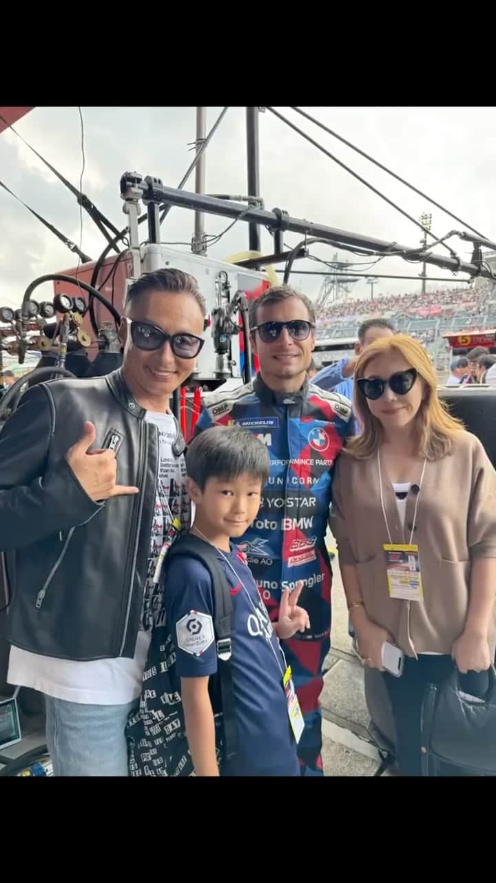 山崎義幸のインスタグラム：「2023 Super GT最終戦に　Team Sutdieの監督の鈴木BOBさんに招待してもらってモテキツインリンクに行ってきました。パドックの空気はもう戦場のように張り詰めた空気が最高😊 鈴木くんありがとうございました😊」