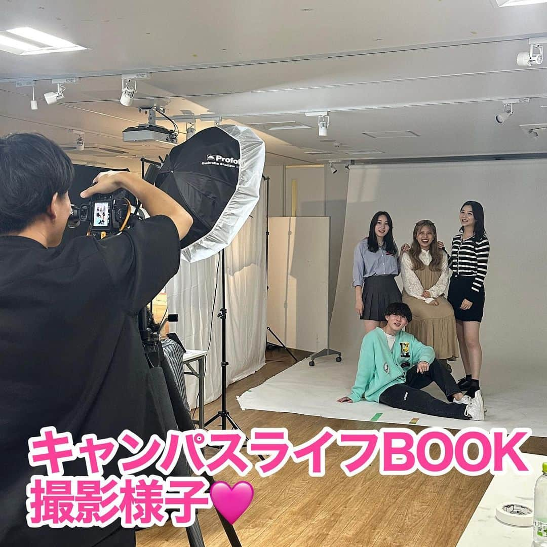 東京ビューティーアート専門学校のインスタグラム：「「キャンパスライフBOOK」の撮影様子🩷  昨日、次年度の「キャンパスライフBOOK」の撮影が行われました！ 撮影が楽しくてずっと笑っていてとても盛り上がっていました笑笑 最後の締めは2年生先輩のネタで、、、🤣  学校のパンフレット資料と同封されますが、東京B×artの雰囲気や美容学生のことがわかるような冊子です🥺💖 次年度の資料は1月末くらいに出来上がるのでお楽しみに〜😆  資料請求はHP/公式LINEからできますよ🥰 お問い合わせを待っております！  .  詳しくはHP/プロフィールから🤲🏻 𝗧𝗼𝗸𝘆𝗼𝗕✖𝗮𝗿𝘁 @tokyo_beauty_art_college  .  #今日の東京ビューティーライフ #東京ビューティーアート #美容学生 #美容専門学校 #三幸学園 #jk #fjk #sjk #ljk #ヘアメ #エステ #ネイルデザイン #美容 #beauty #ootd #メイク  #モデル #トータルビューティ #美容好きな人と繋がりたい #美容学生の日常 #美容学生の休日 #お洒落さんと繋がりたい #知る専 #美容学生あるある #コンテスト #美容学生と繋がりたい #美容学生さんと繋がりたい #美容学生の放課後 #美容業界で働く#オープンキャンパススタッフ」