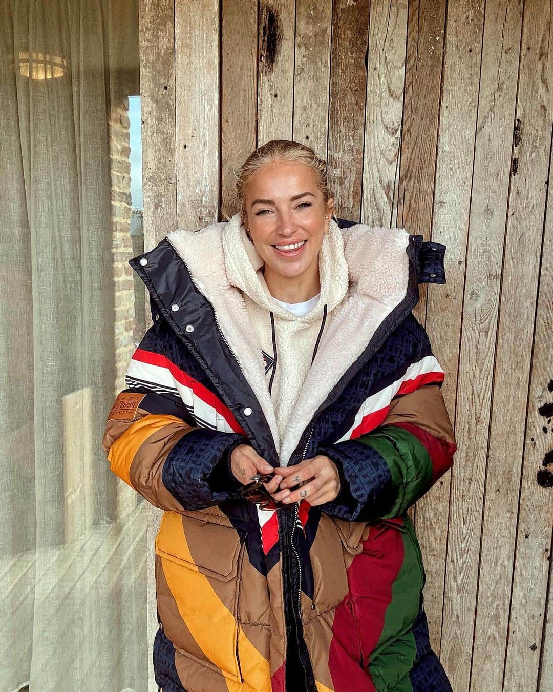 Burcu Esmersoyのインスタグラム：「Clay pigeon en son fotoda」