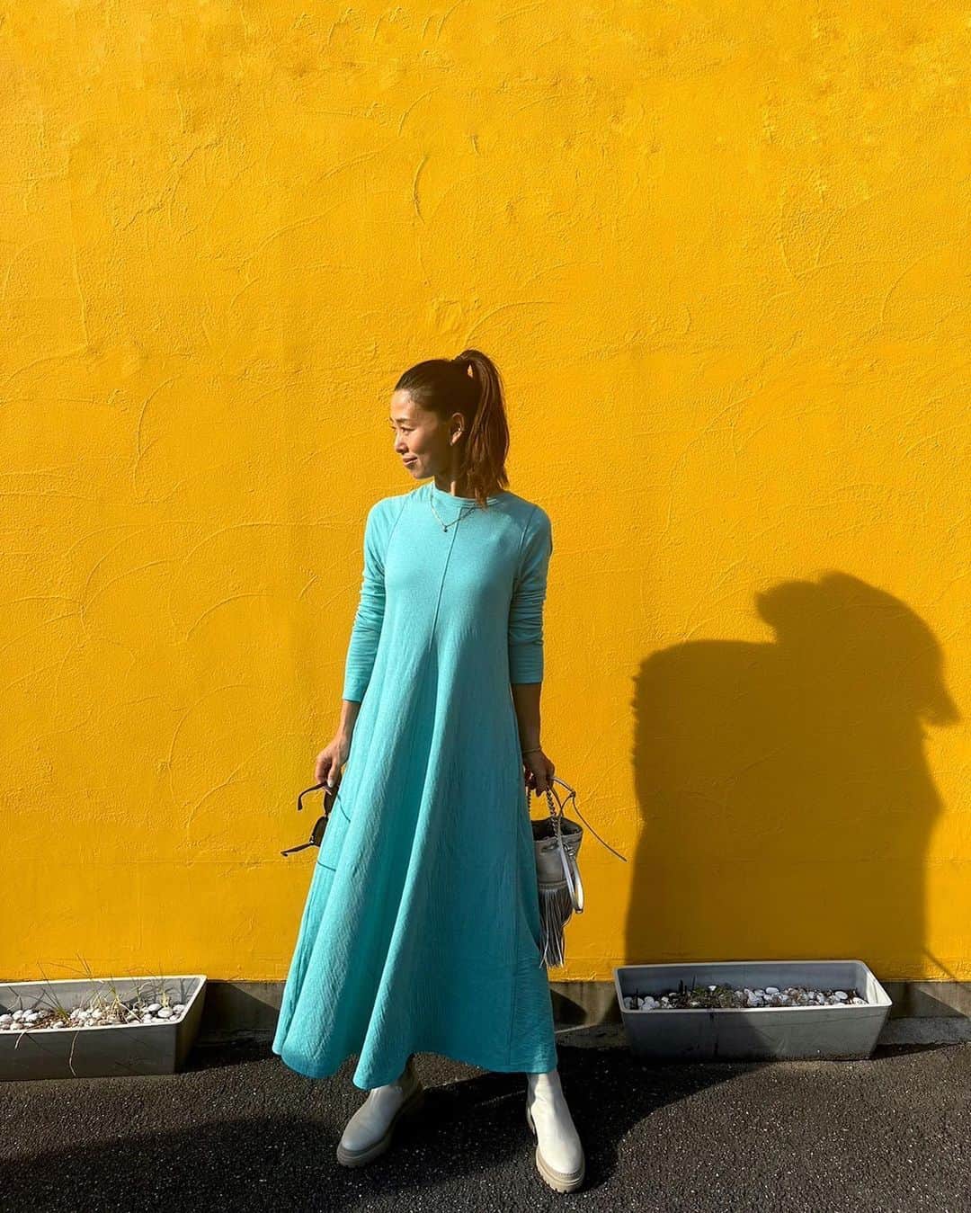野沢和香さんのインスタグラム写真 - (野沢和香Instagram)「💛💛💛 1１月だと言うのにあたたかい☀️ Pop upでも大人気だったFluffy Back Open Dressしばらく一枚で楽しめそうです💛 寒くなってきたらこれにストールやジャケットを合わせるのが楽しい✨ @werthy.official」11月5日 18時04分 - wakanozawa