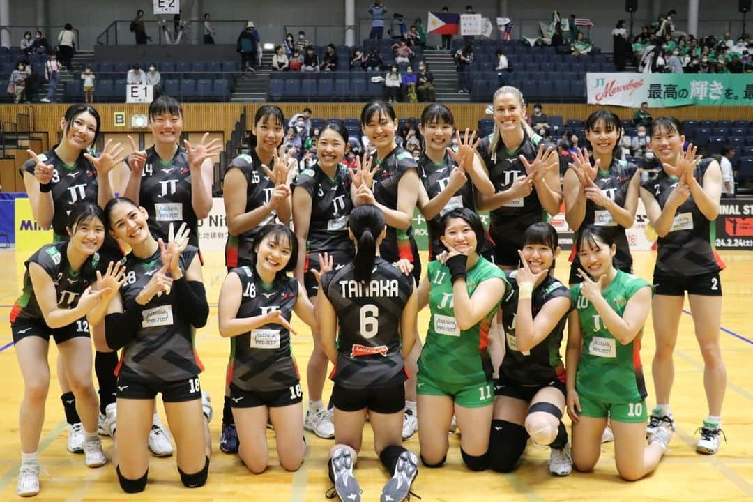 小川愛里奈のインスタグラム：「・ 6勝目💚💚💚 2日間応援ありがとうございました！ 来週は大阪でHOMEGAMEです🌷 見に来て下さると嬉しいです👀 会場でお待ちしています〜🫶🏻🫶🏻  #JTマーヴェラス #継勝」