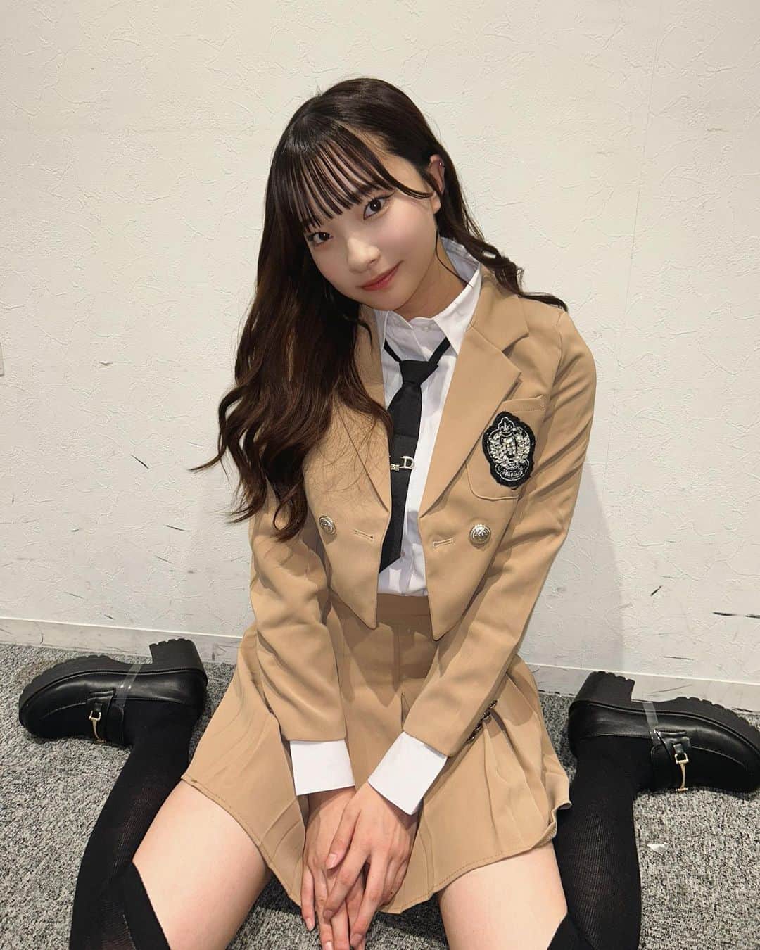 里仲菜月さんのインスタグラム写真 - (里仲菜月Instagram)「制服まだ似合う？」11月5日 18時10分 - natsuki_satonaka