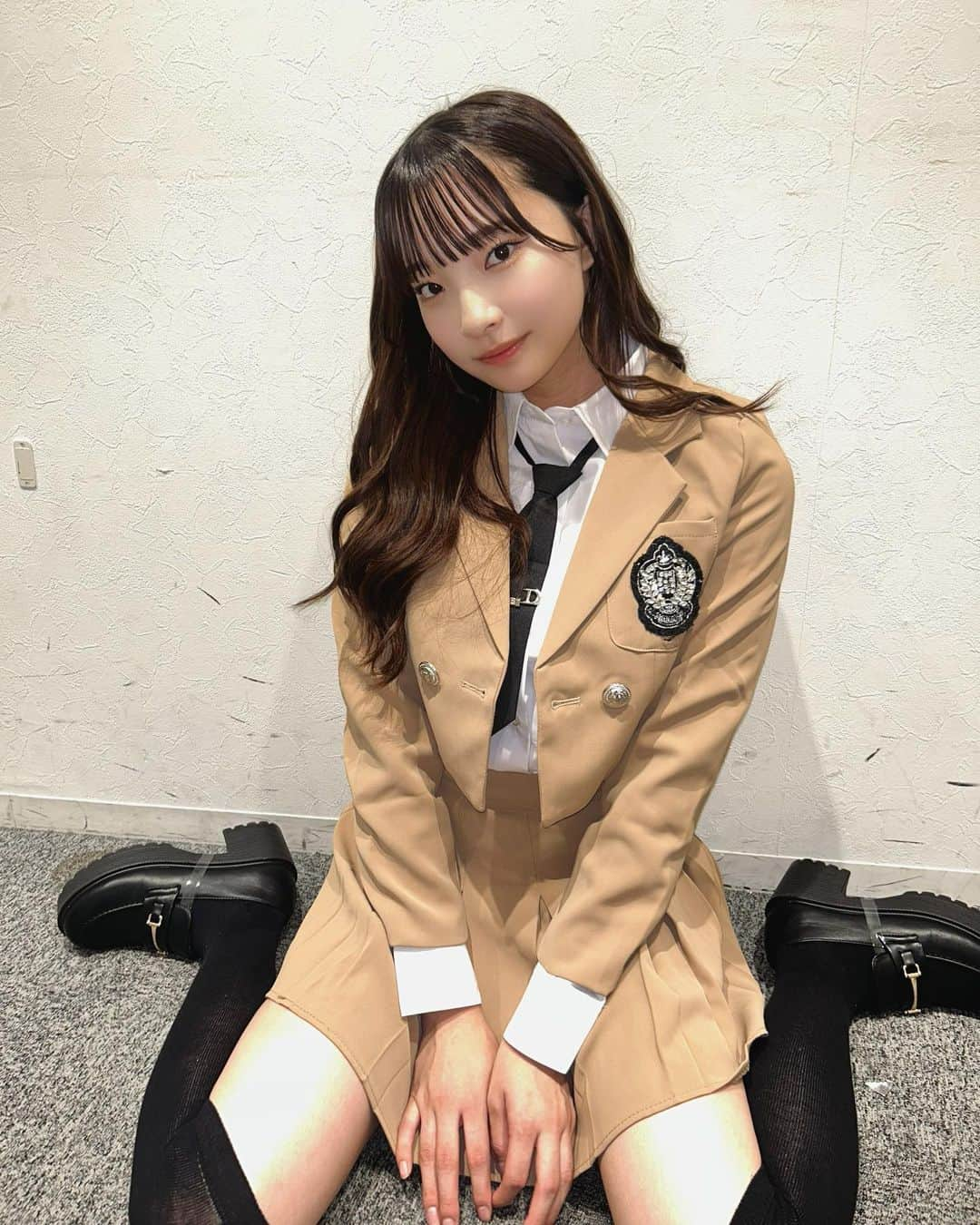 里仲菜月さんのインスタグラム写真 - (里仲菜月Instagram)「制服まだ似合う？」11月5日 18時10分 - natsuki_satonaka