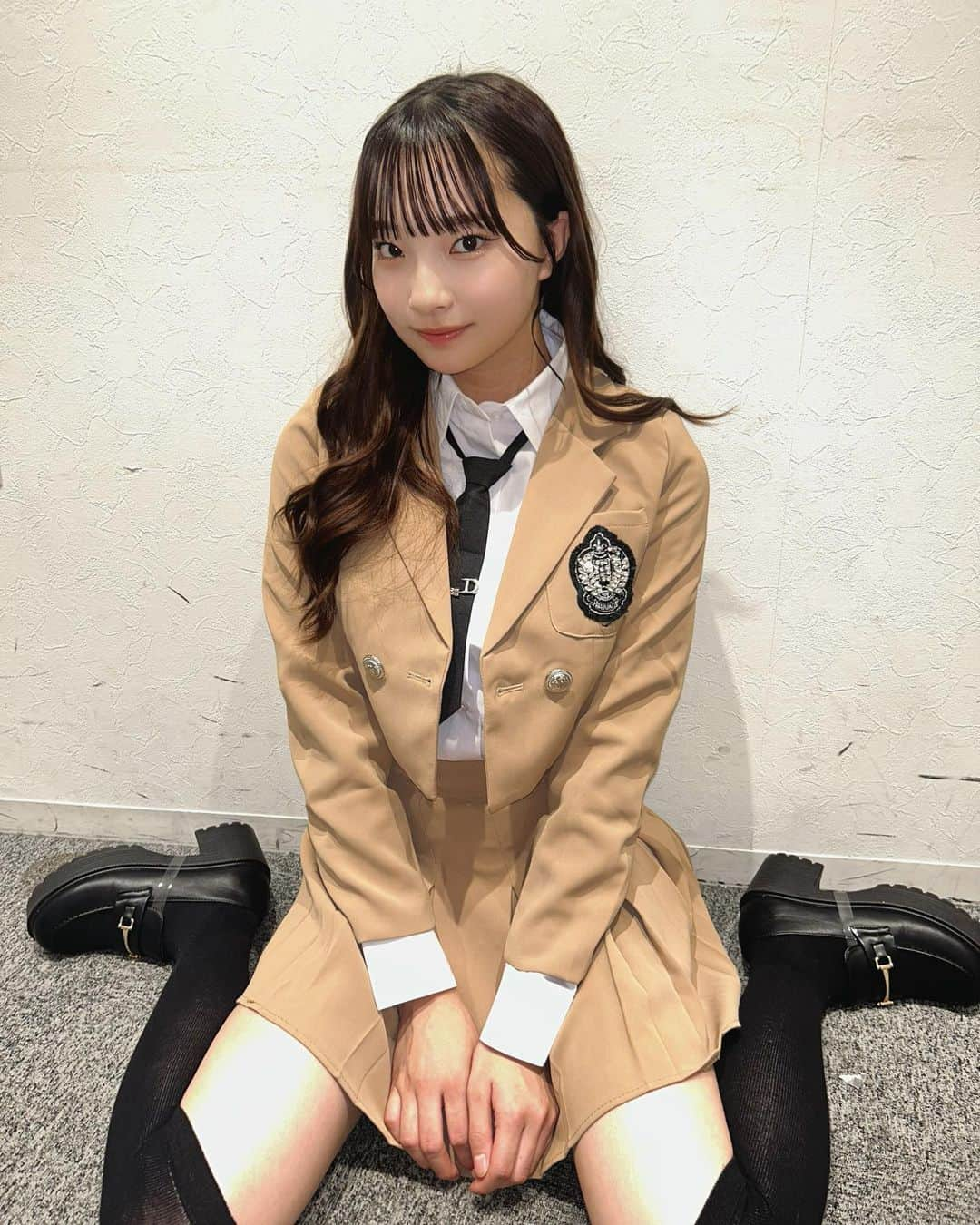 里仲菜月さんのインスタグラム写真 - (里仲菜月Instagram)「制服まだ似合う？」11月5日 18時10分 - natsuki_satonaka