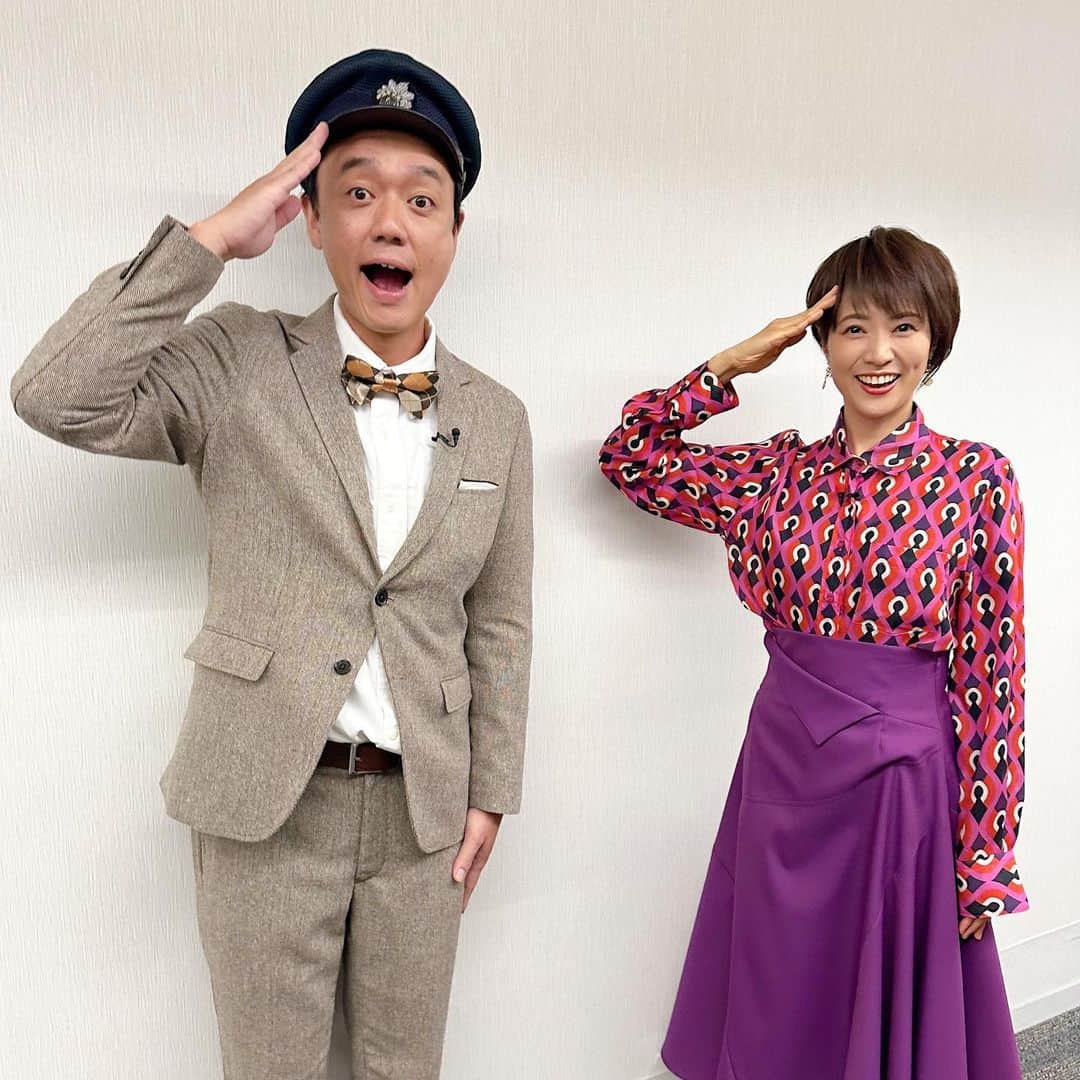 村井美樹さんのインスタグラム写真 - (村井美樹Instagram)「明日11月6日（月）テレビ朝日系 19:00～21:54 #Qさま !! に出演します😆  2023年最新版！旅のプロが選ぶ！ この秋行きたい日本全国の駅ランキング🚃🛤️✨  見ると旅に出かけたくなる駅や鉄道が目白押しですよー！  ご一緒した　#ななめ45° の #岡安章介 さん @naname45okayasuakiyoshi と✨  駅がテーマの時はめちゃくちゃ緊張するのですが…😅💦 前回の駅ランキングでは早々と敗退しちゃったので、今回はかなり気合いが入っています！💪  ぜひご覧ください☺️  衣装のトップス @seventyvenezia」11月5日 18時24分 - miki_murai_