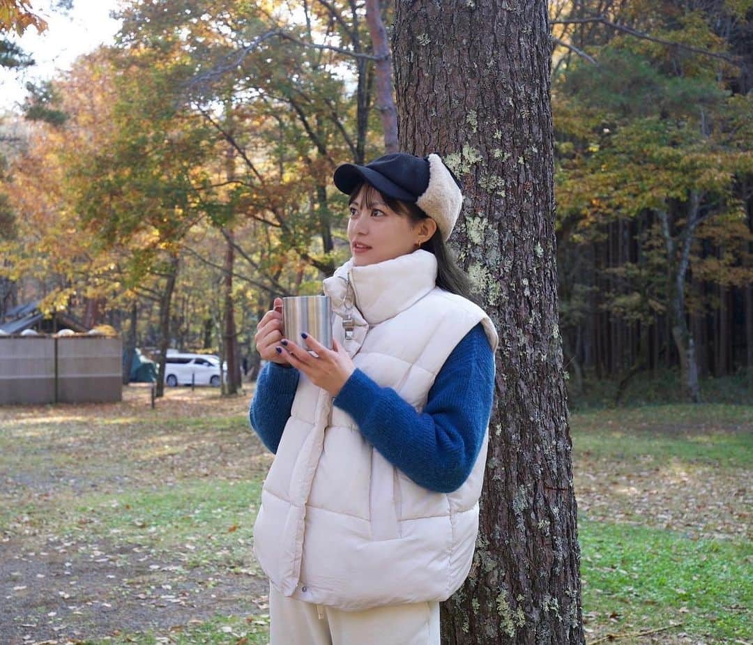 前田亜美さんのインスタグラム写真 - (前田亜美Instagram)「. 秋キャンプ〜〜🍁🍂🏕🍁⠜ . 今年は友達がテントを準備してくれてアウトドア友達みんなでキャンプした! 思ったより暖かくて最高の気候でした🤍. . . 紅葉も綺麗で癒されたよ 焚き火も朝のコーヒーも最高だった………🔥☕💭 . .  #キャンプ  #秋キャンプ  #紅葉」11月5日 18時18分 - ami___maeda0601