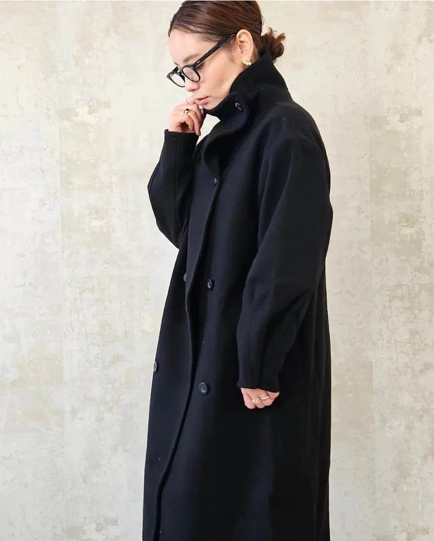 CHIHARUさんのインスタグラム写真 - (CHIHARUInstagram)「『タブルボタンスタンドカラーコート』。ロングコートは羽織るだけでさまになる♡  #bonjoursagan #bs_style #ボンサガ」11月5日 18時19分 - 10090725c