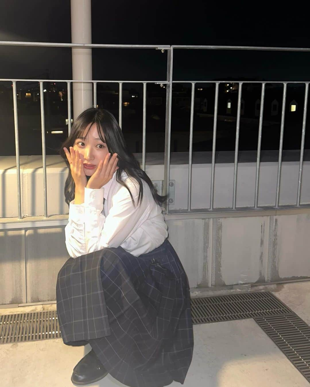 石川翔鈴さんのインスタグラム写真 - (石川翔鈴Instagram)「. 舞台挨拶の3日間で 私が17歳の時は毎日何考えてたっけな〜 なんて考えたりして(。-∀-)  1年後...5年後...10年後...とか遠い未来のことよりも 放課後何するか、明日何食べるか、とか 近い未来のことだけを考えてた気がします  楽しいことばかりじゃなく 大変なことや辛いことが沢山あっても踏ん張って頑張るから とにかく日々を充実させたい それが二十歳のわたしの今の頭の中🧠  っていうのはどうでもよくて、笑  映画 「ラスト17デー 」 シモキタ-エキマエ-シネマK2さんでの上映が終わり 次は栃木県での上映が始まります☺︎ 私も栃木県に遊びに行こうかな...なんてฅ^•ﻌ•^❔  シモキタ-エキマエ-シネマK2さん ありがとうございました✨ そして劇場に足を運んでくださった皆様 本当にありがとうございました✨  #ラスト17デー」11月5日 18時24分 - karen__i328